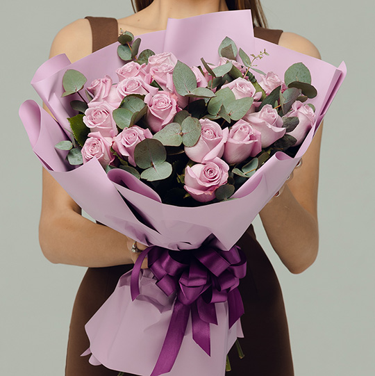 Букет из 19 фиолетовых роз